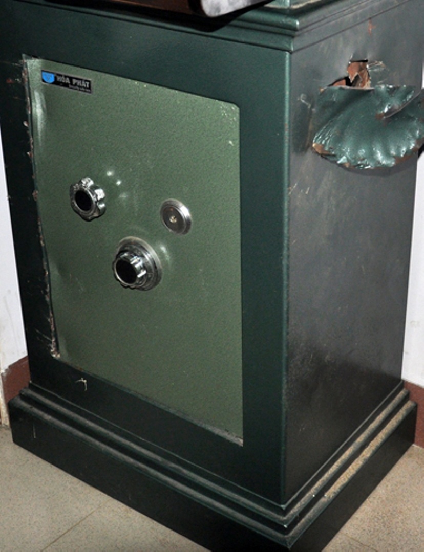 Cong an dieu tra vu bao mat 300 trieu trong ket sat hinh anh