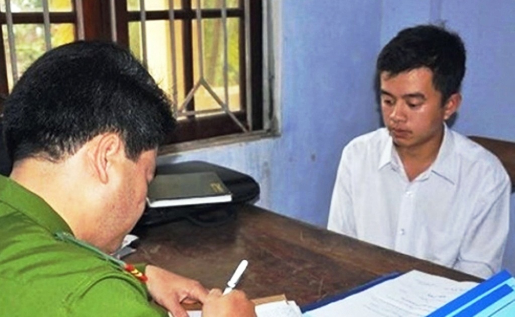 Cong an 'dom' lua chay viec lanh an tu hinh anh