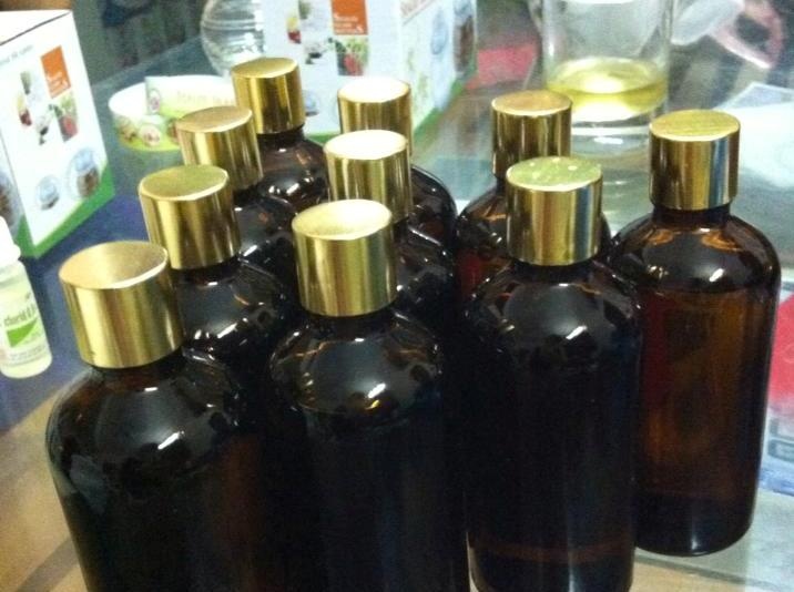 Tieu thuong cho Dong Ba meo mat vi tin don dau tram nuoc la hinh anh