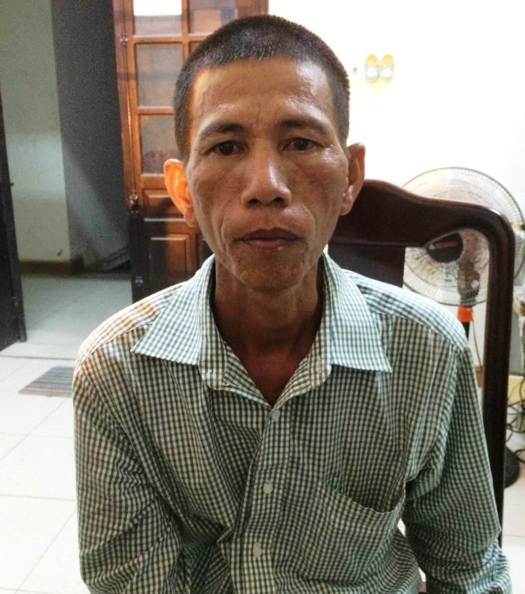 Ke gian dung cua cat xich trom ghe trong dem hinh anh