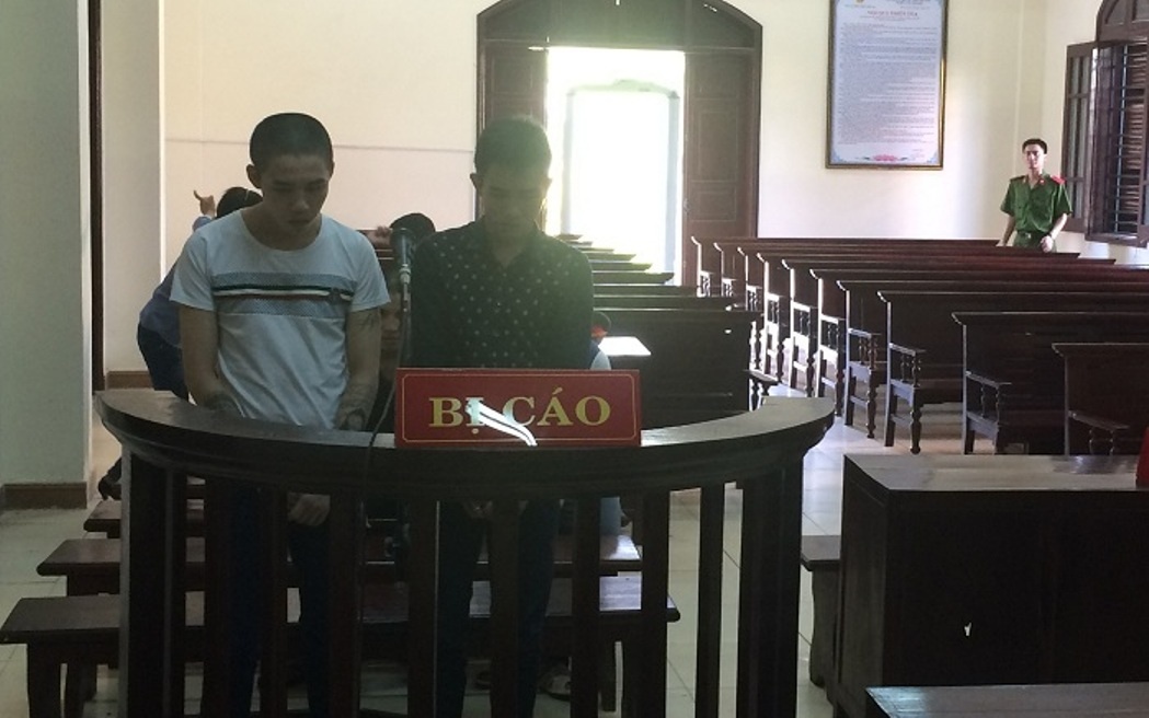 Di 'chom' do trong khi cho thi hanh an trom cap hinh anh