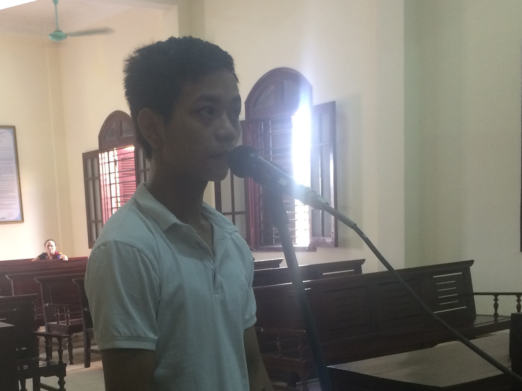 Dua SH cua ban vao tiem cam co lay tien ca do hinh anh