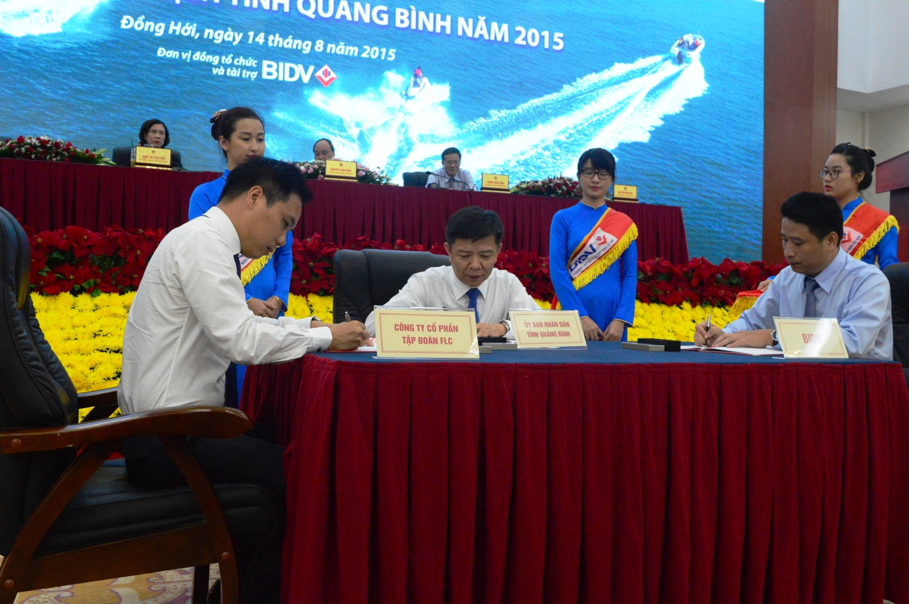 Quang Binh ky thoa thuan dau tu xay dung 10 san golf hinh anh