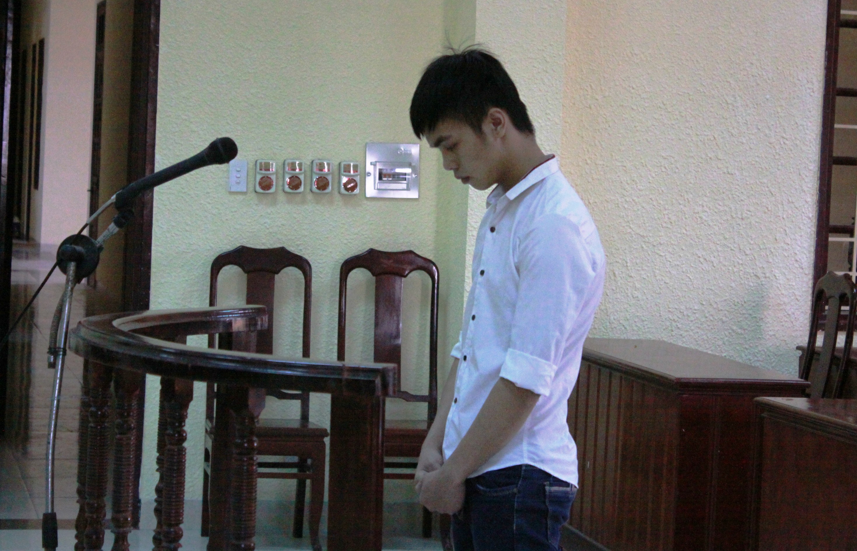 Nam sinh vuong tu toi truoc nguong cua dai hoc hinh anh