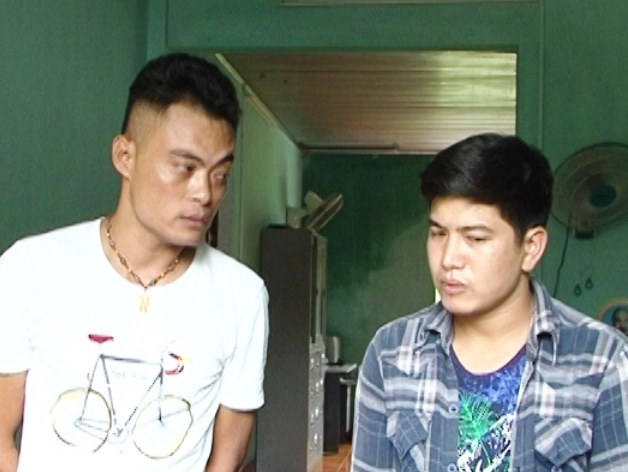 Nguoi dan ong Trung Quoc dung hoa chat la bat giun dat hinh anh