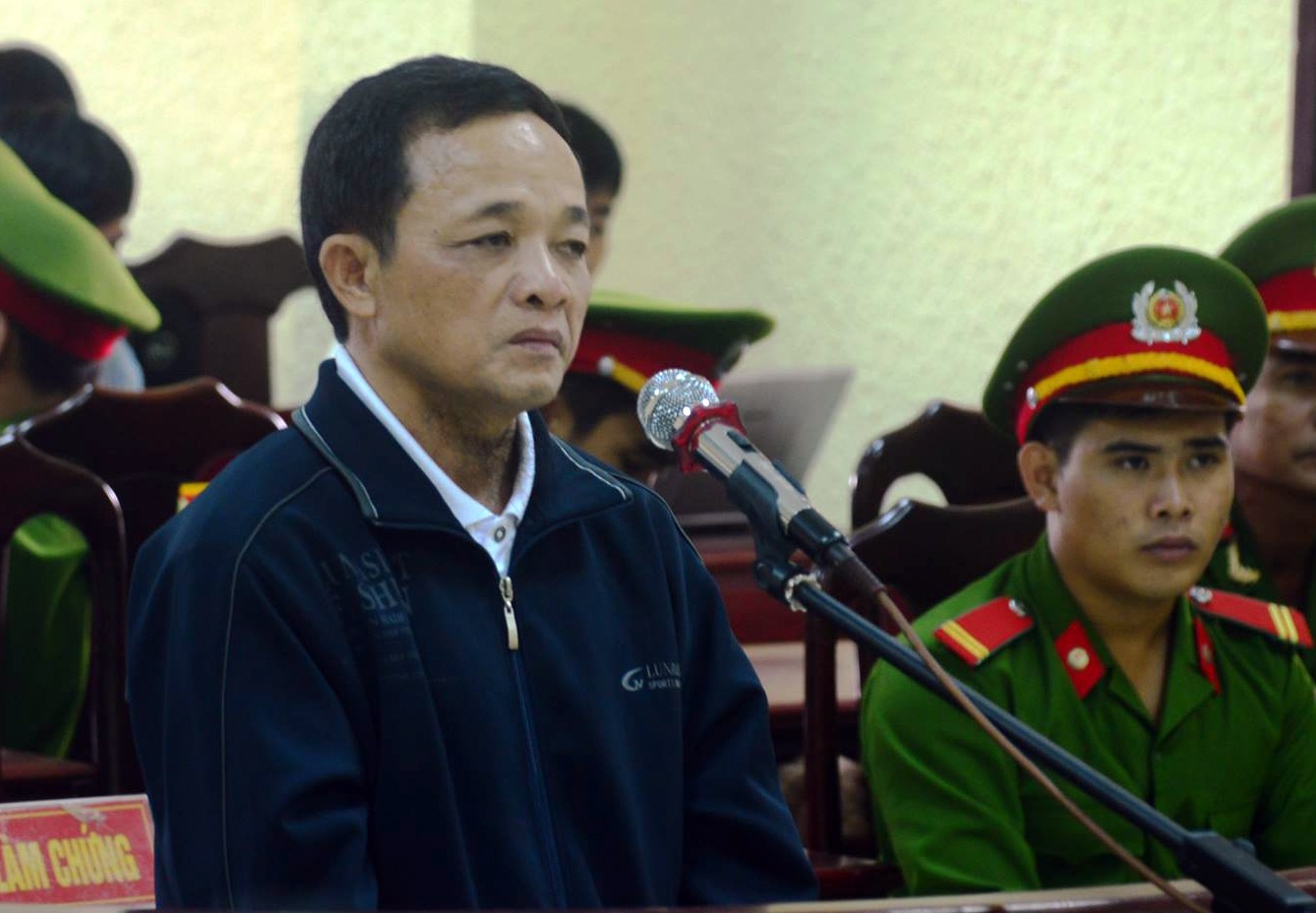 Nguyễn Văn Thúy tại phiên tòa sáng 16/10. Ảnh: Văn Được.