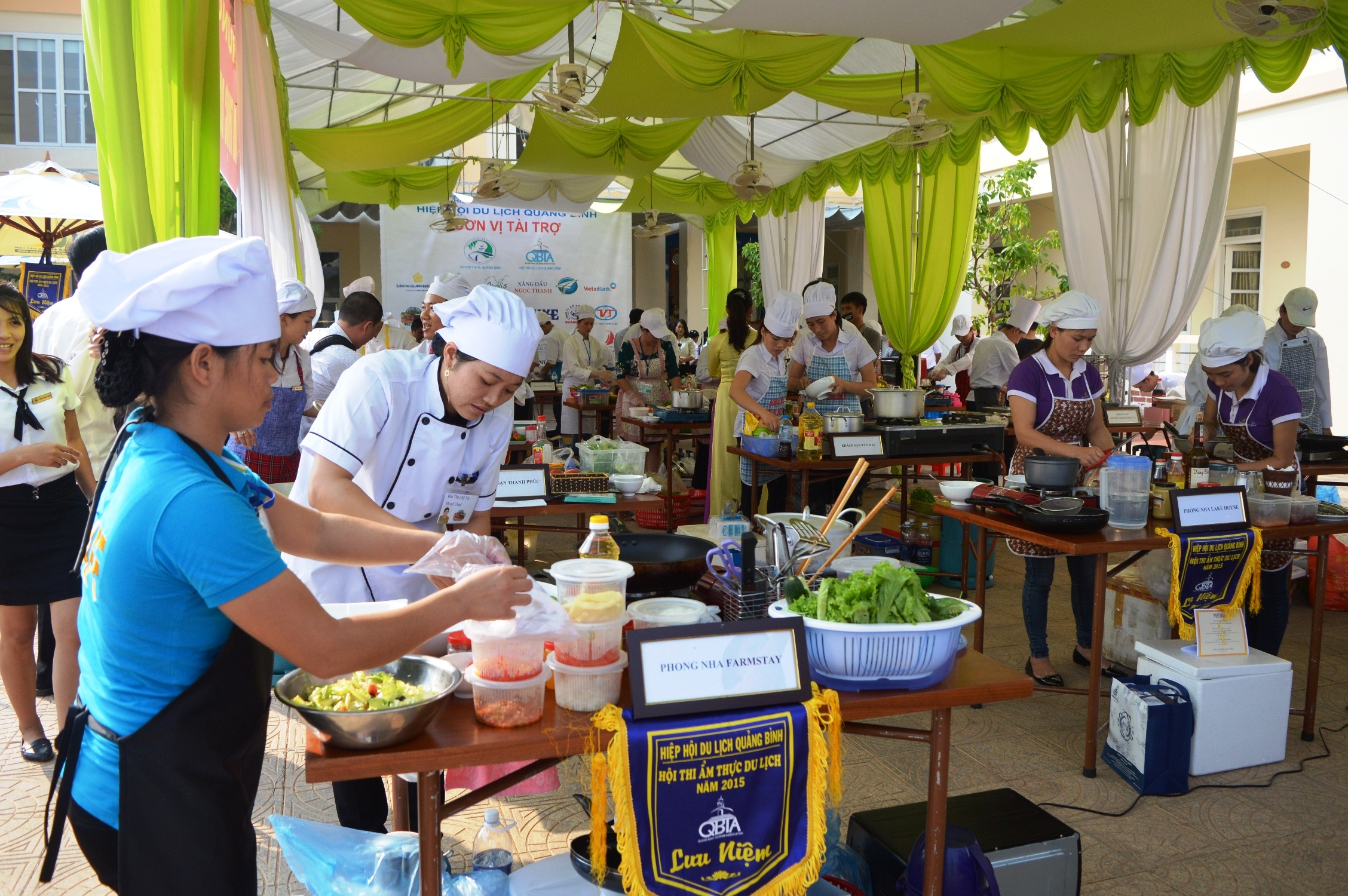 40 dau bep tranh tai o hoi thi am thuc du lich Quang Binh hinh anh