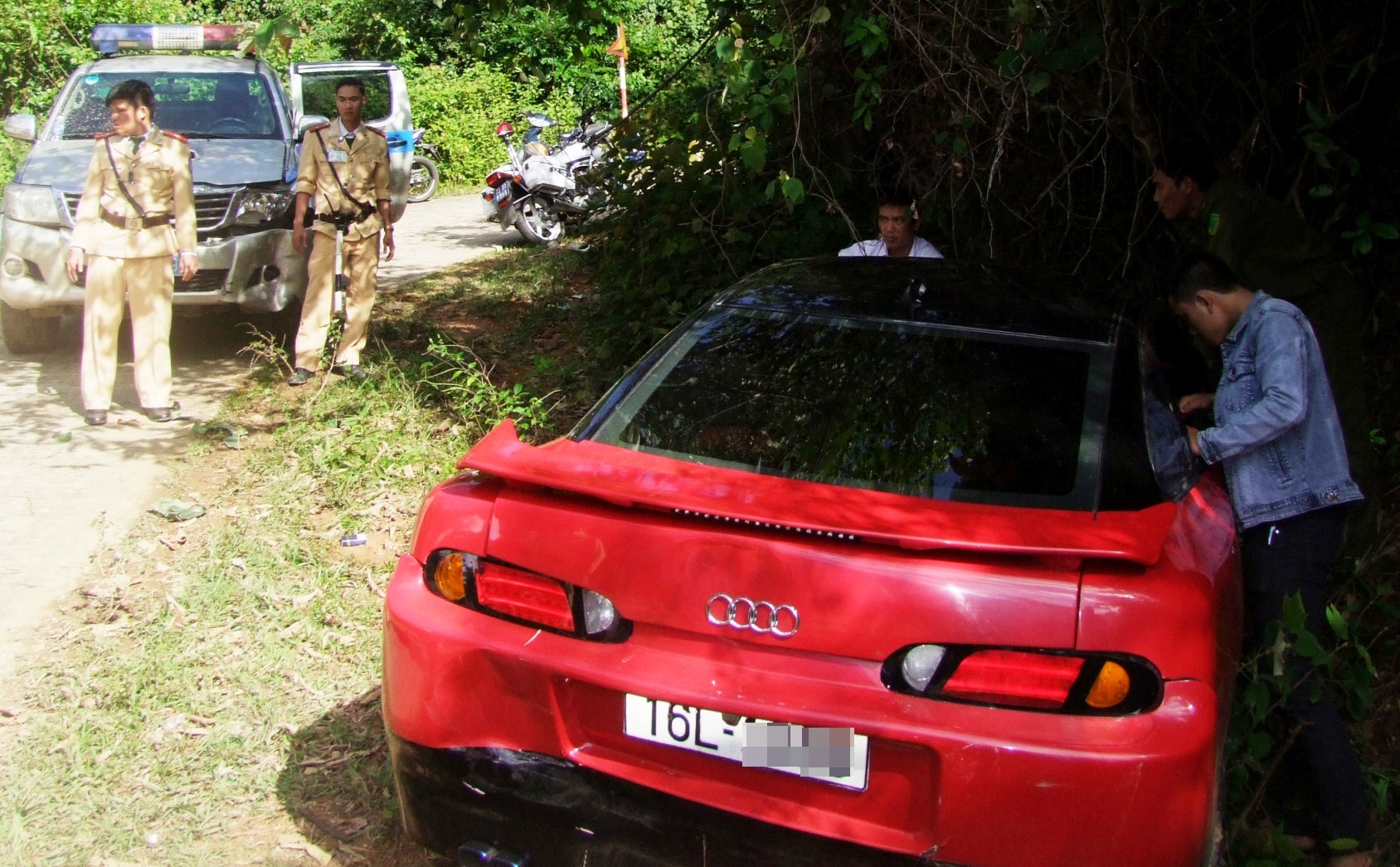 Truy duoi 15 km xe Audi cho hon 10 kg can sa hinh anh