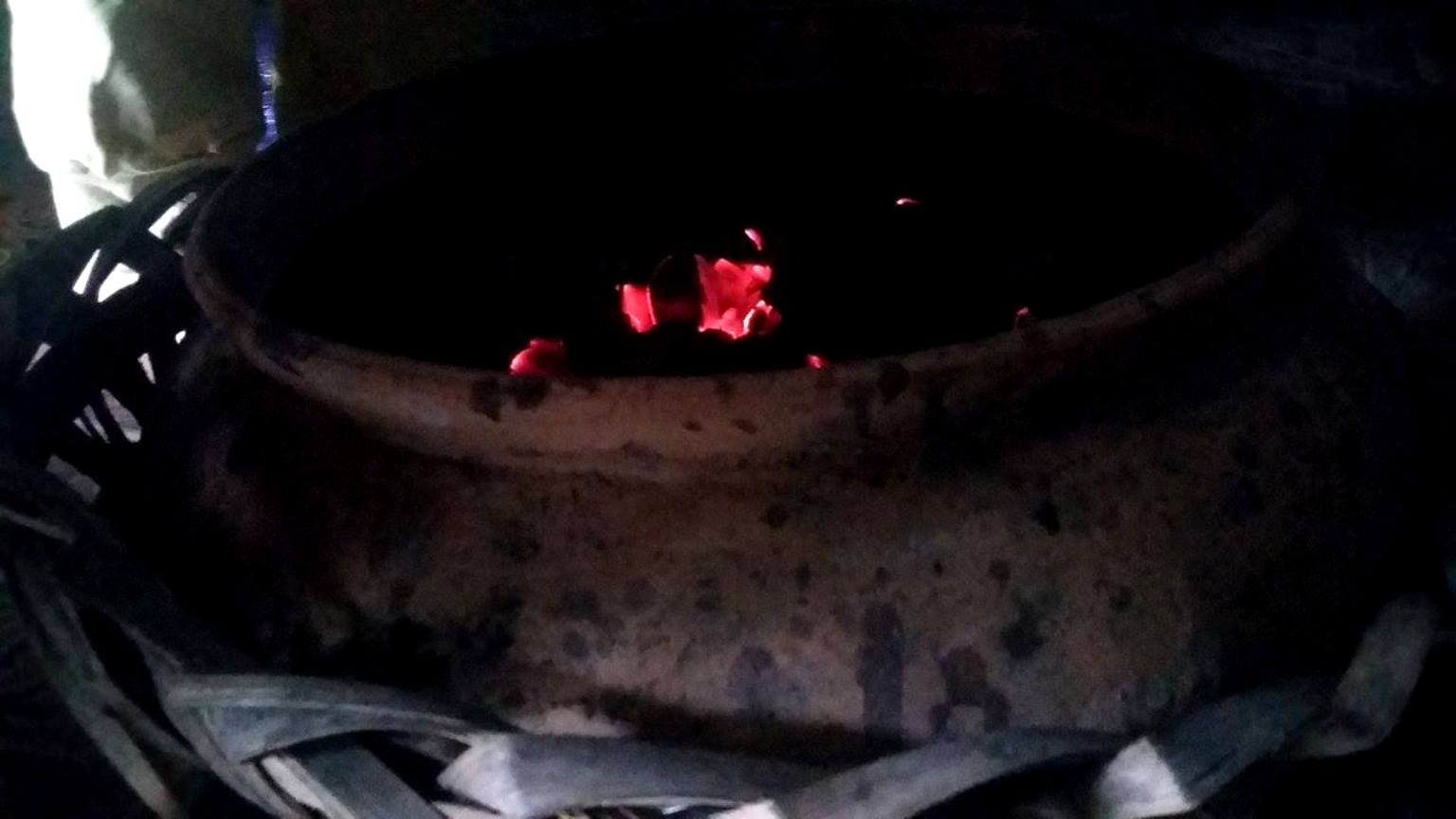 Dot than suoi am, mot nguoi tu vong do ngat khi CO hinh anh