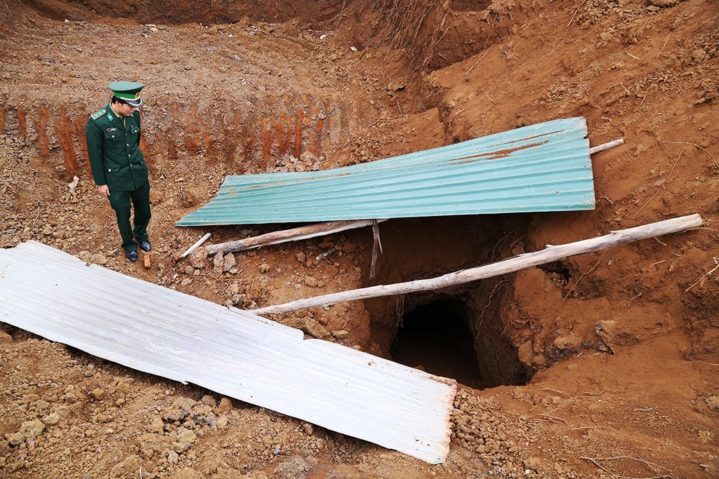 Phat hien dia dao sat bien Cua Tung hinh anh