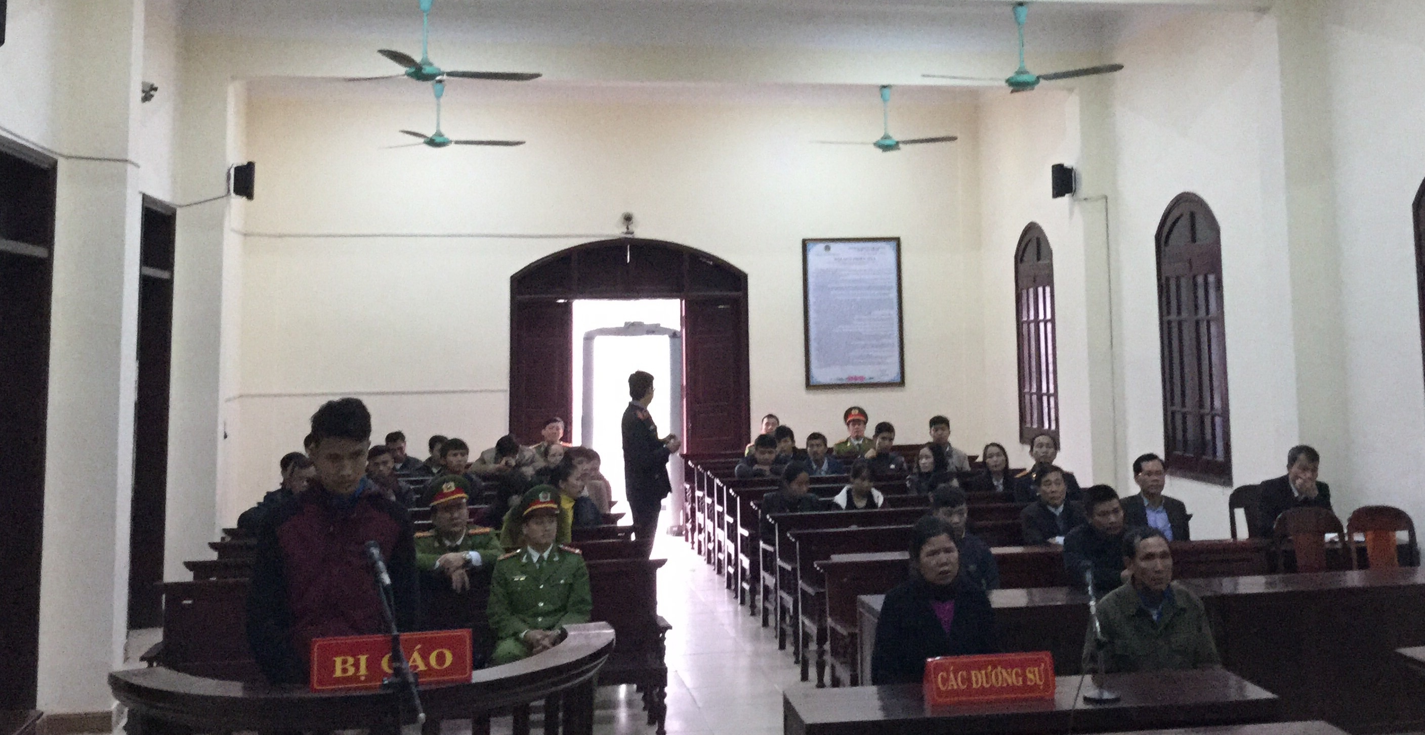 nam sinh chem tinh dich anh 1