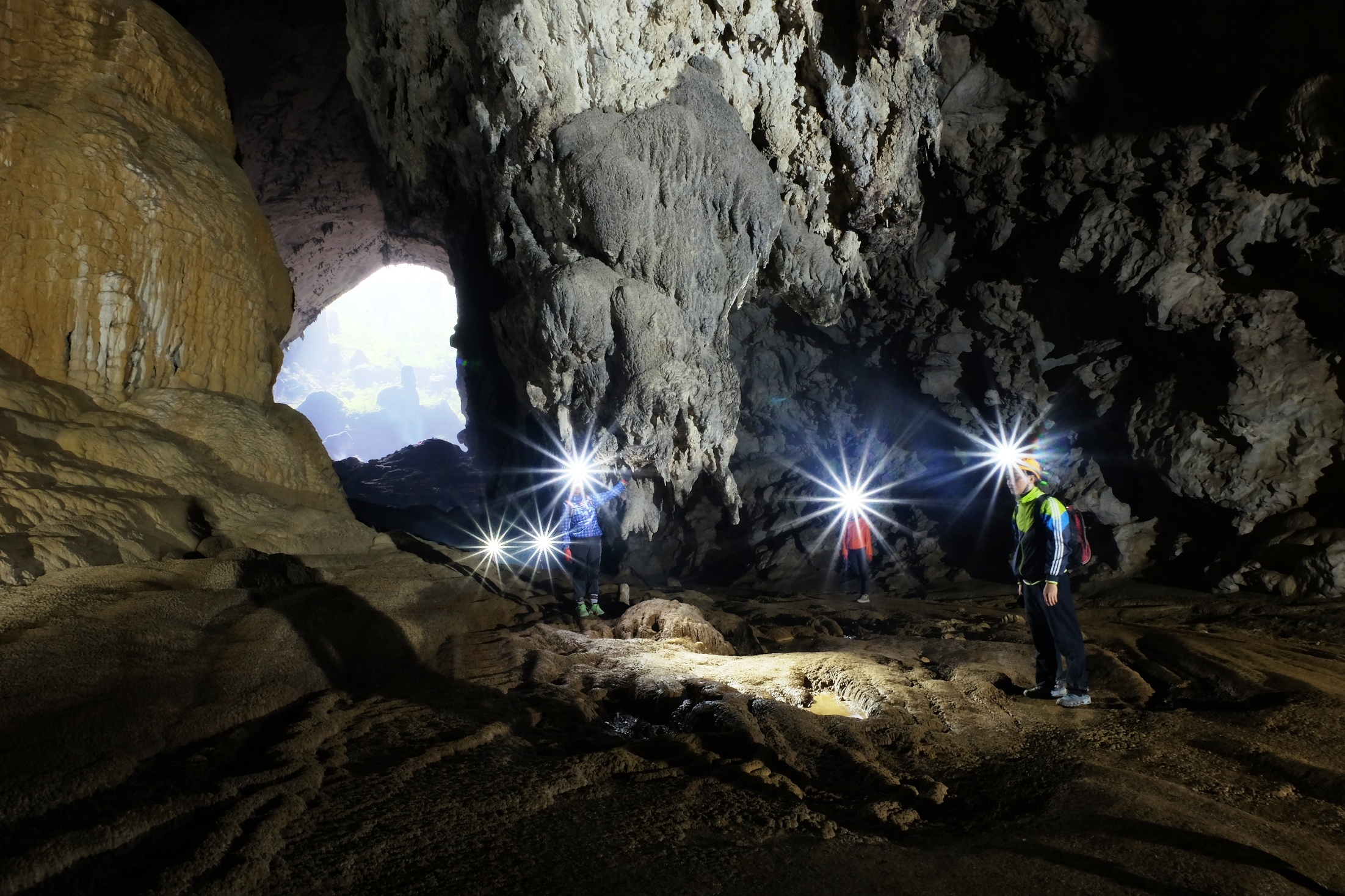 Quang Binh tu choi de nghi them danh hieu cho Son Doong hinh anh