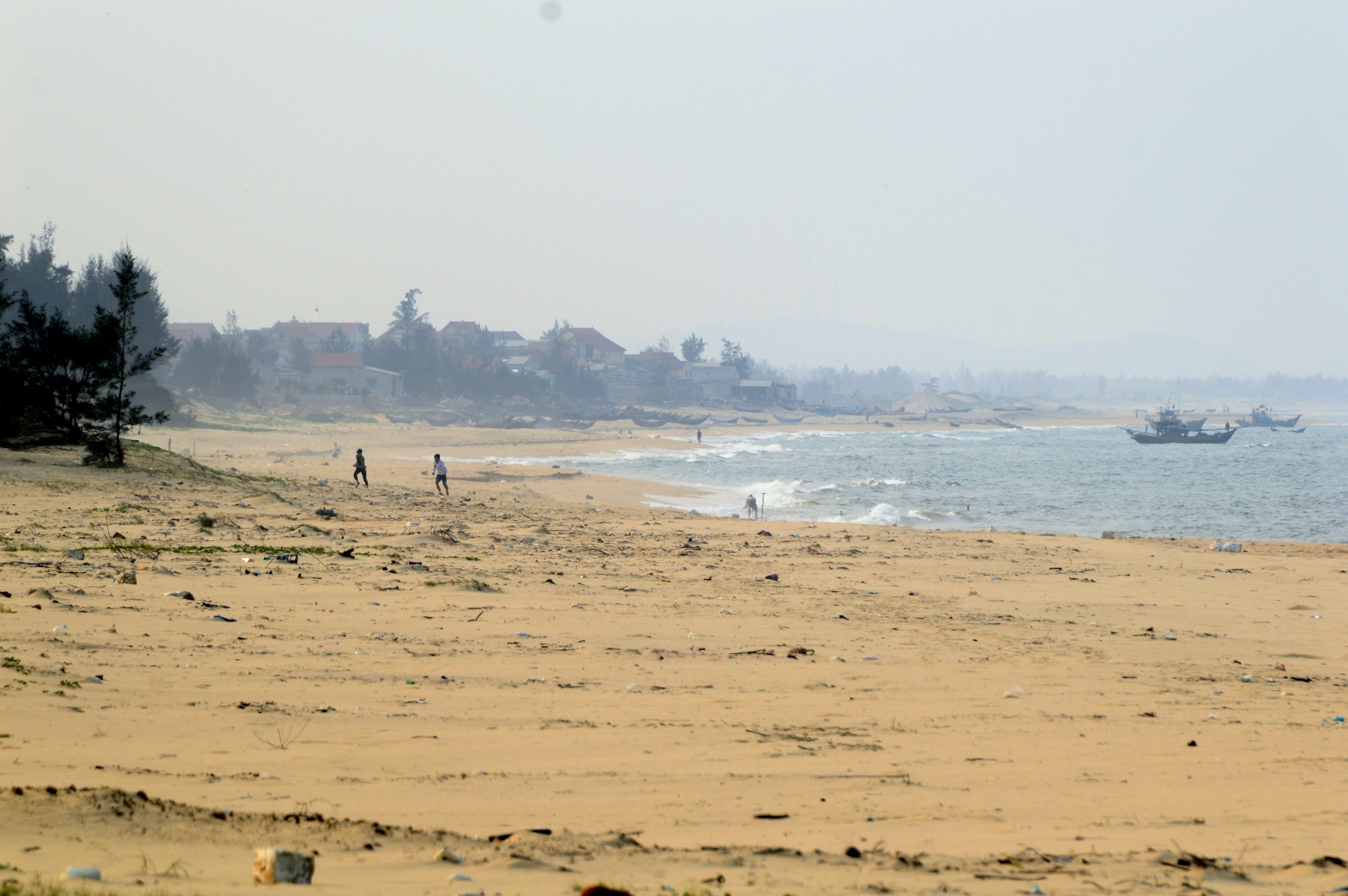 Khach du lich duoc phuc vu hang tuoi song anh 1