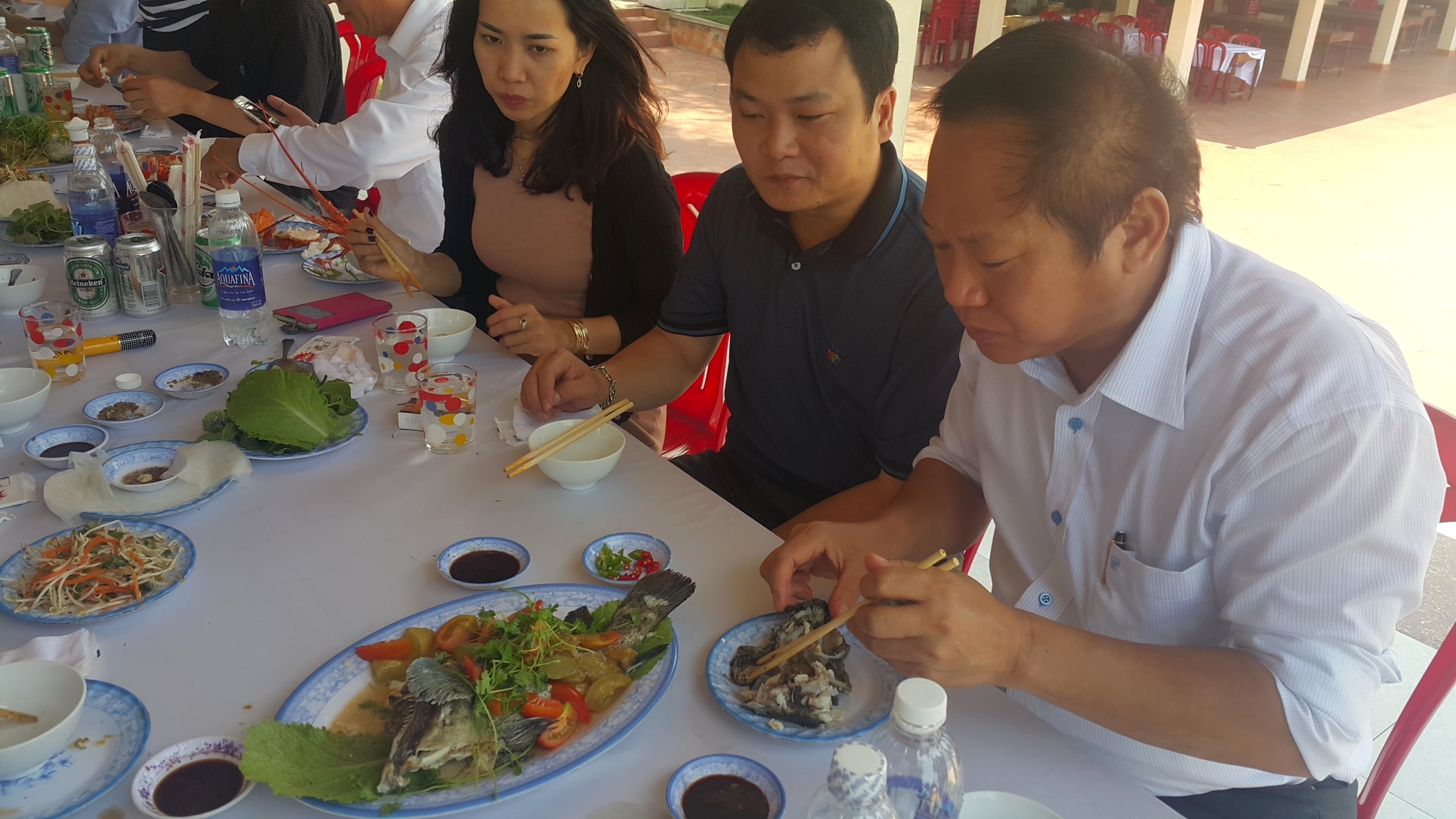 Bo truong Thong tin, Chu tich Da Nang an ca o bien hinh anh