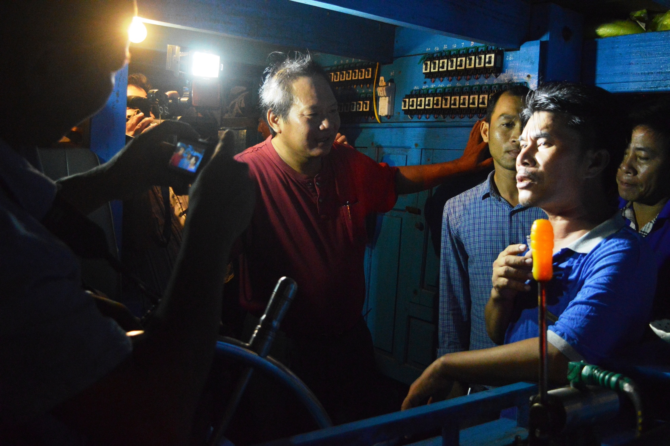 Bo truong an ca tren tau cua ngu dan anh 2