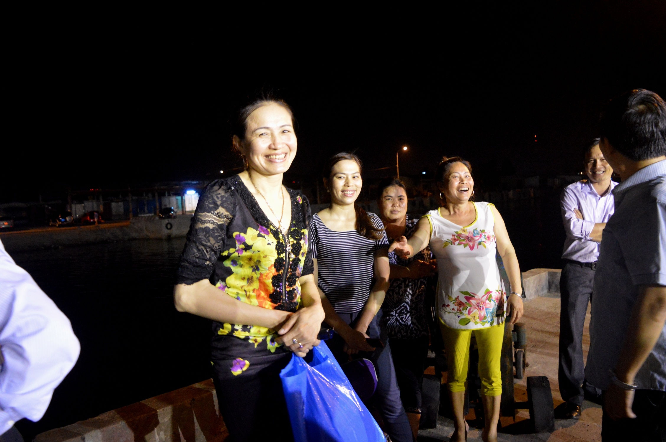 Bo truong an ca tren tau cua ngu dan anh 9