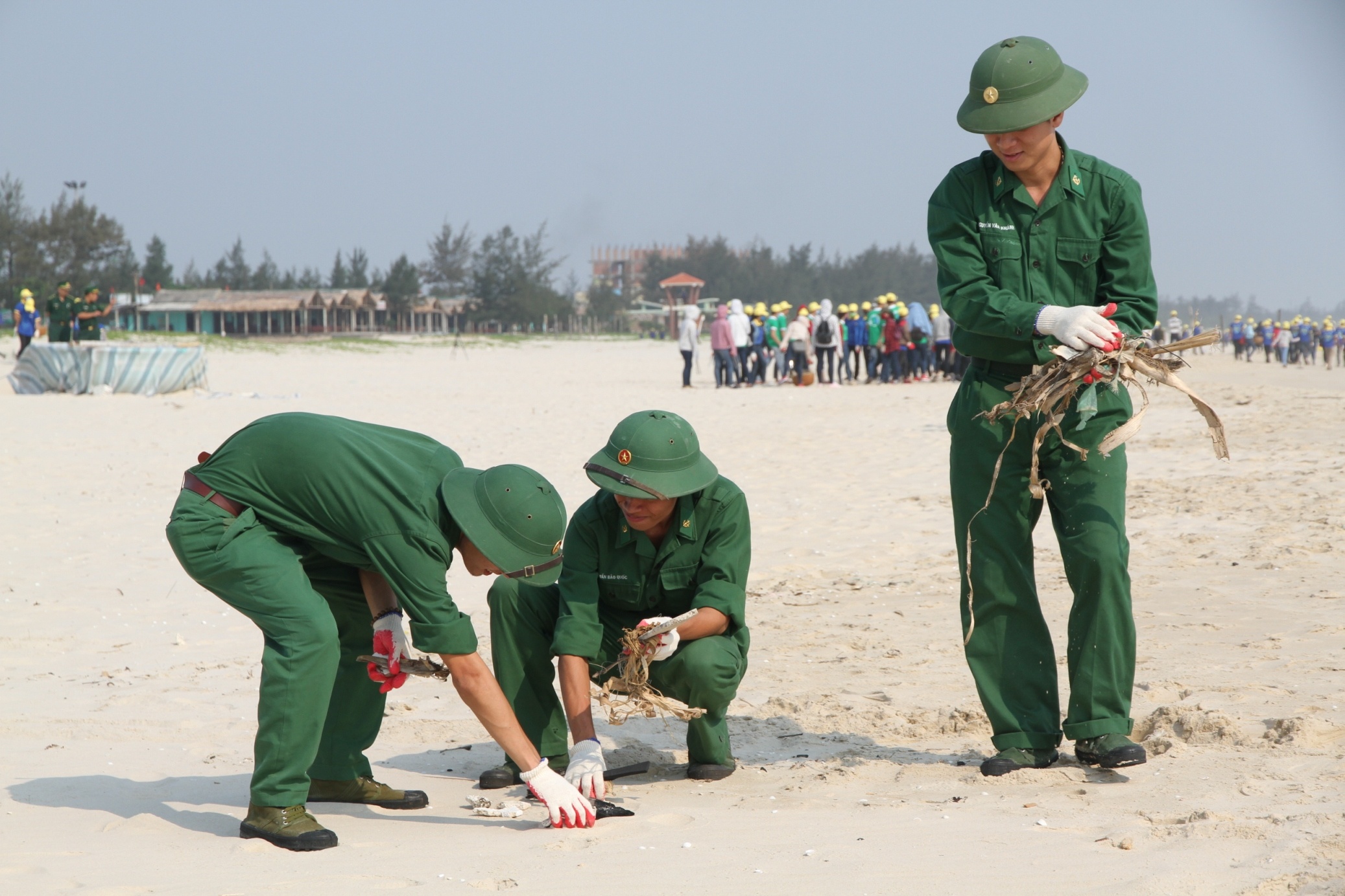 1.000 tinh nguyen vien don rac bai bien,  bai bien Cua Viet,  thong tin anh 3
