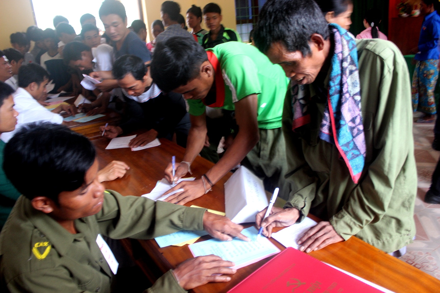 Cu tri di bo phieu anh 1