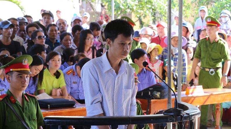 Tu hinh nguoi chong giet vo, chem chet tinh dich hinh anh