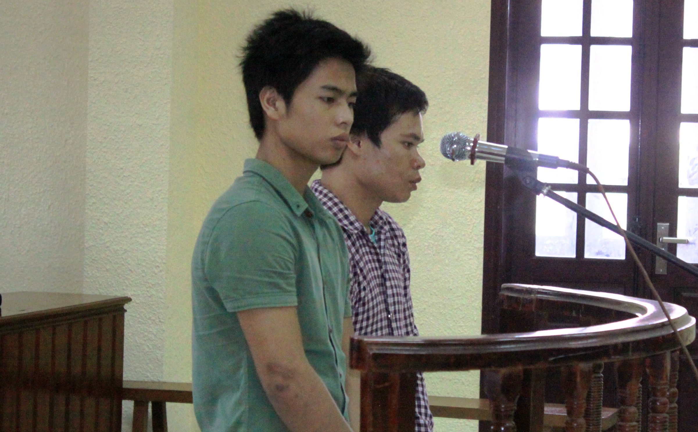 Dang chiu an treo, 9X lanh them 8 nam tu vi danh chet nguoi hinh anh