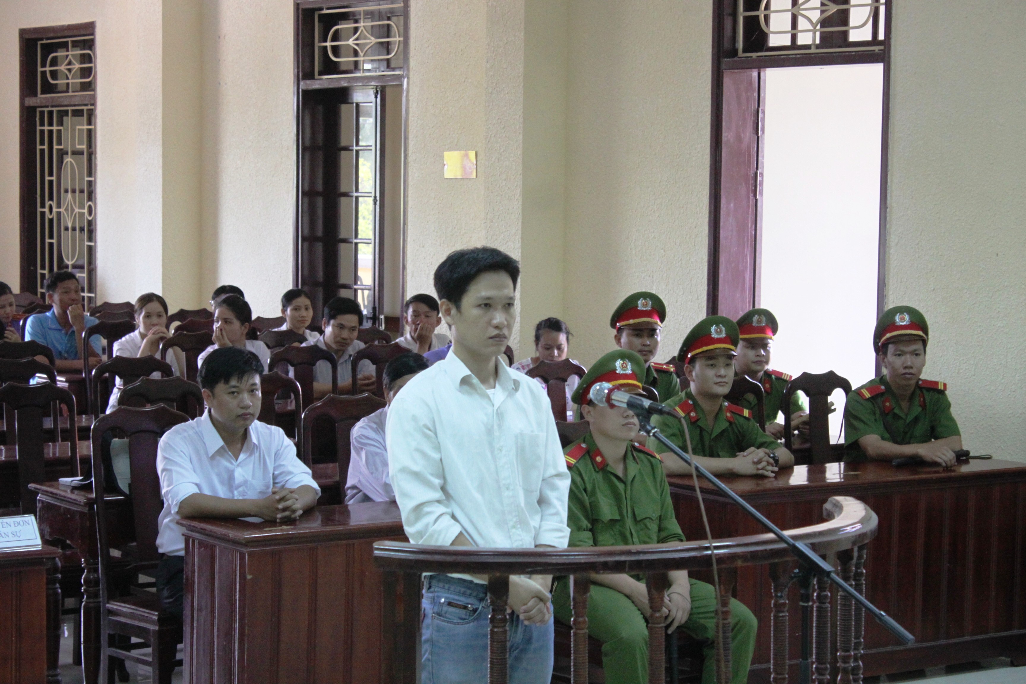 Nhan vien xo so lanh 15 nam tu do tham o tien cong anh 1