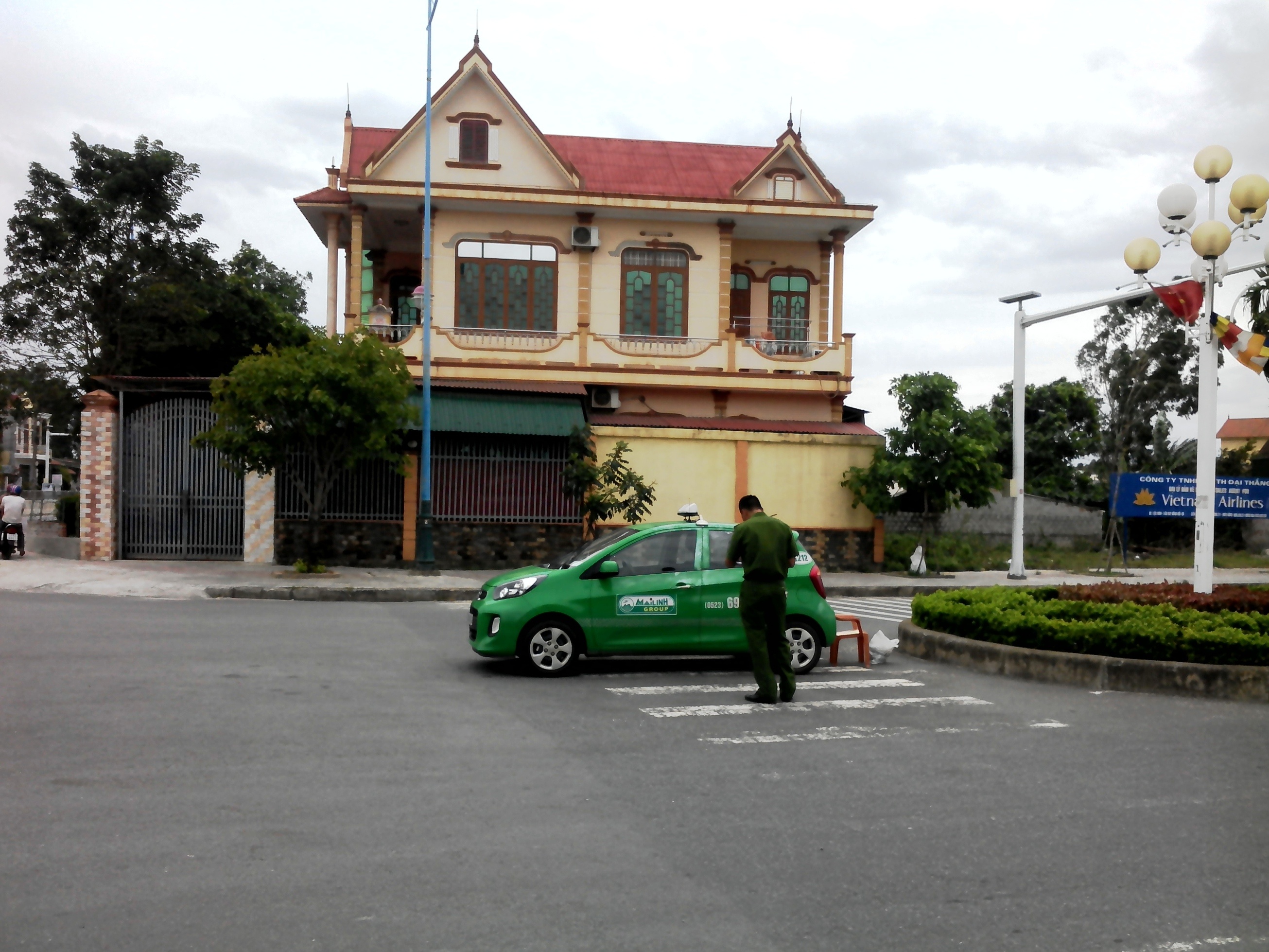 Trộm xe taxi ảnh 1 Trom xe taxi anh 1