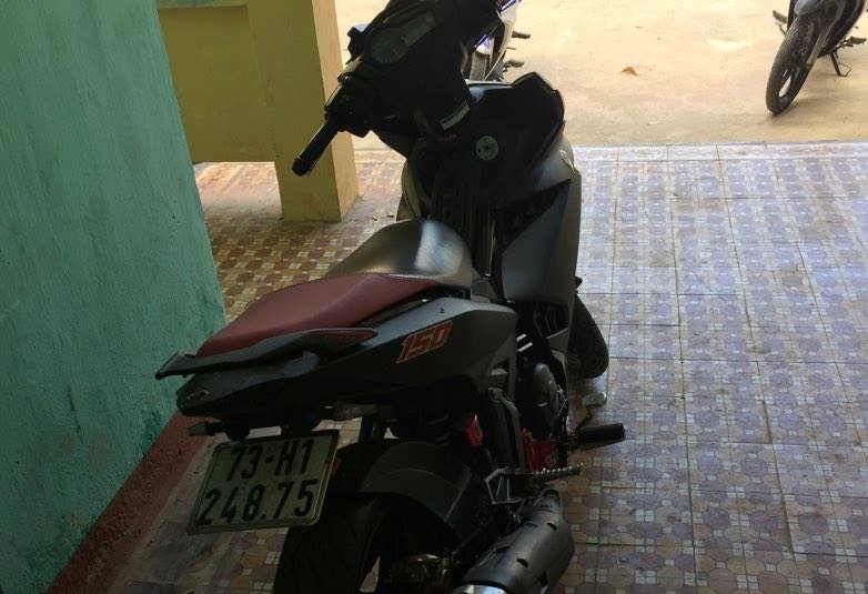 Nhóm cướp đi Exciter độ ảnh 2 Nhom cuop di Exciter do anh 2