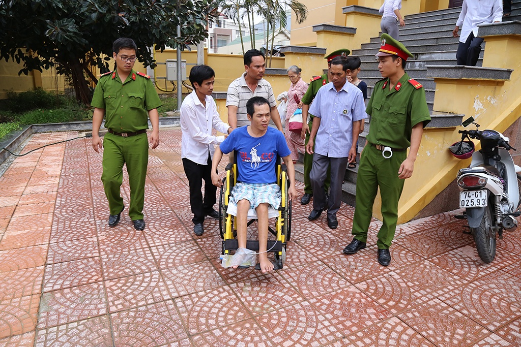 Lật tàu SE5 ảnh 1 Lat tau SE5 anh 1