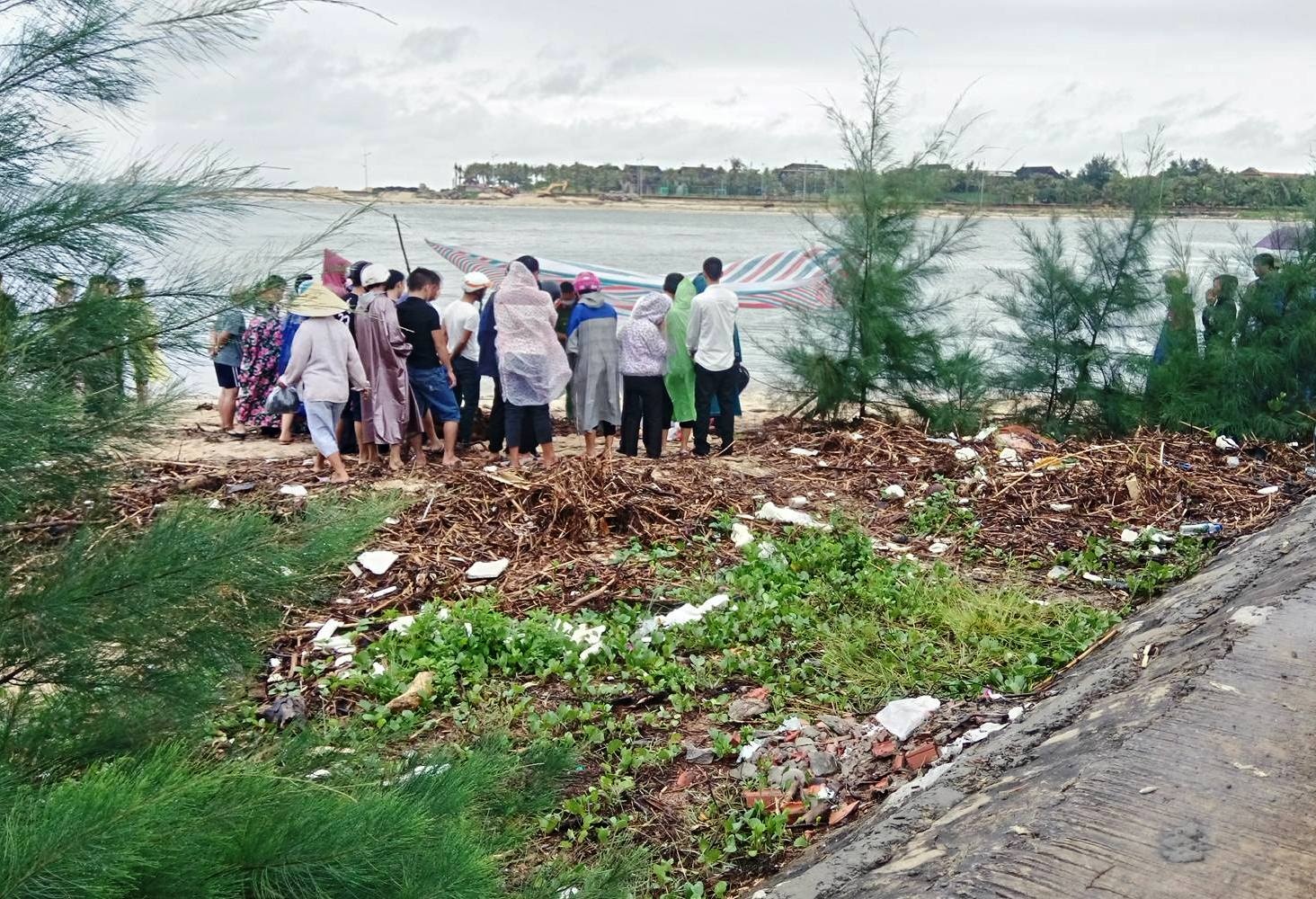 Phát hiện thi thể thanh niên mắc lưới ảnh 1 Phat hien thi the thanh nien mac luoi anh 1