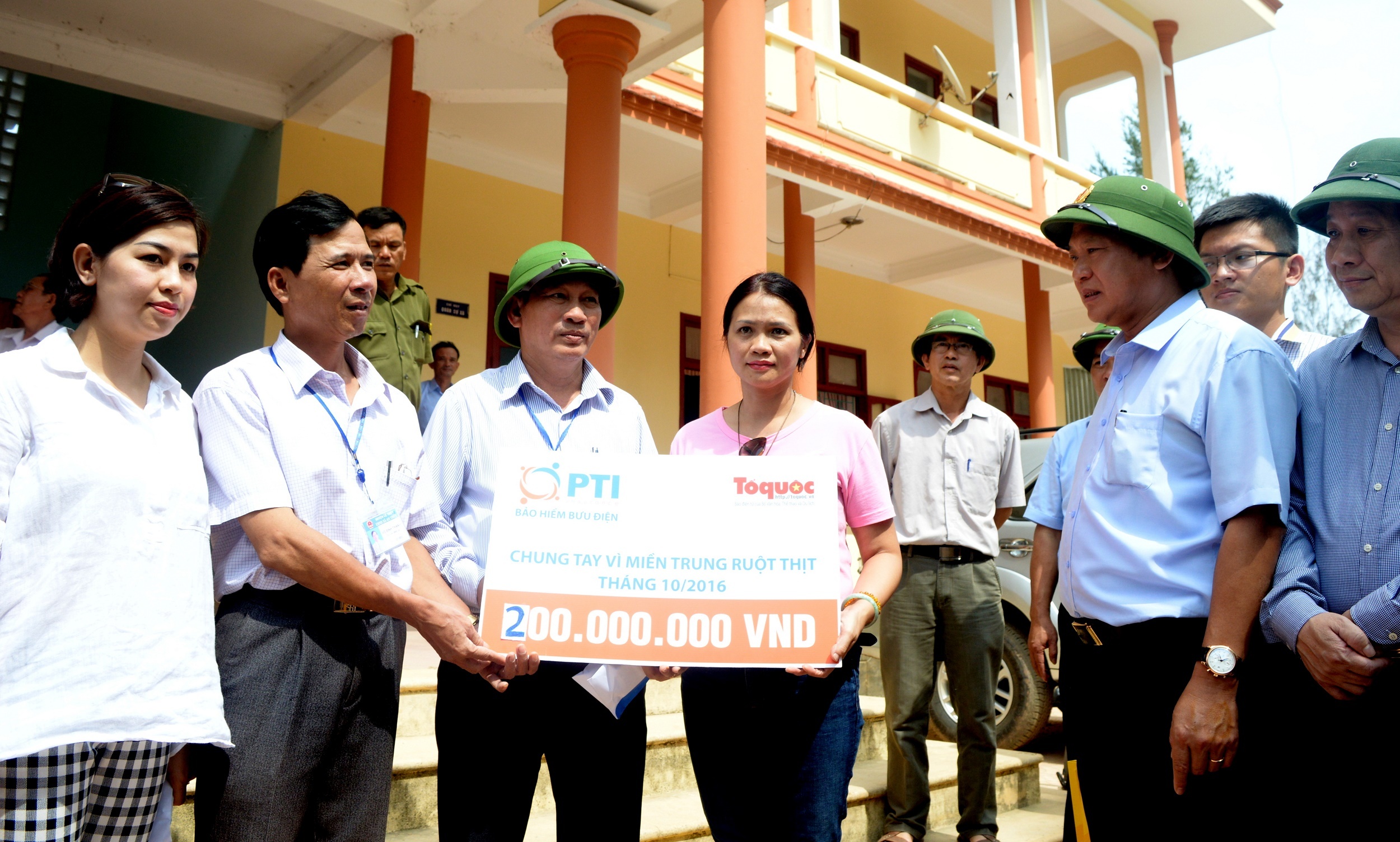 Bo truong Truong Minh Tuan tham vung lu anh 3