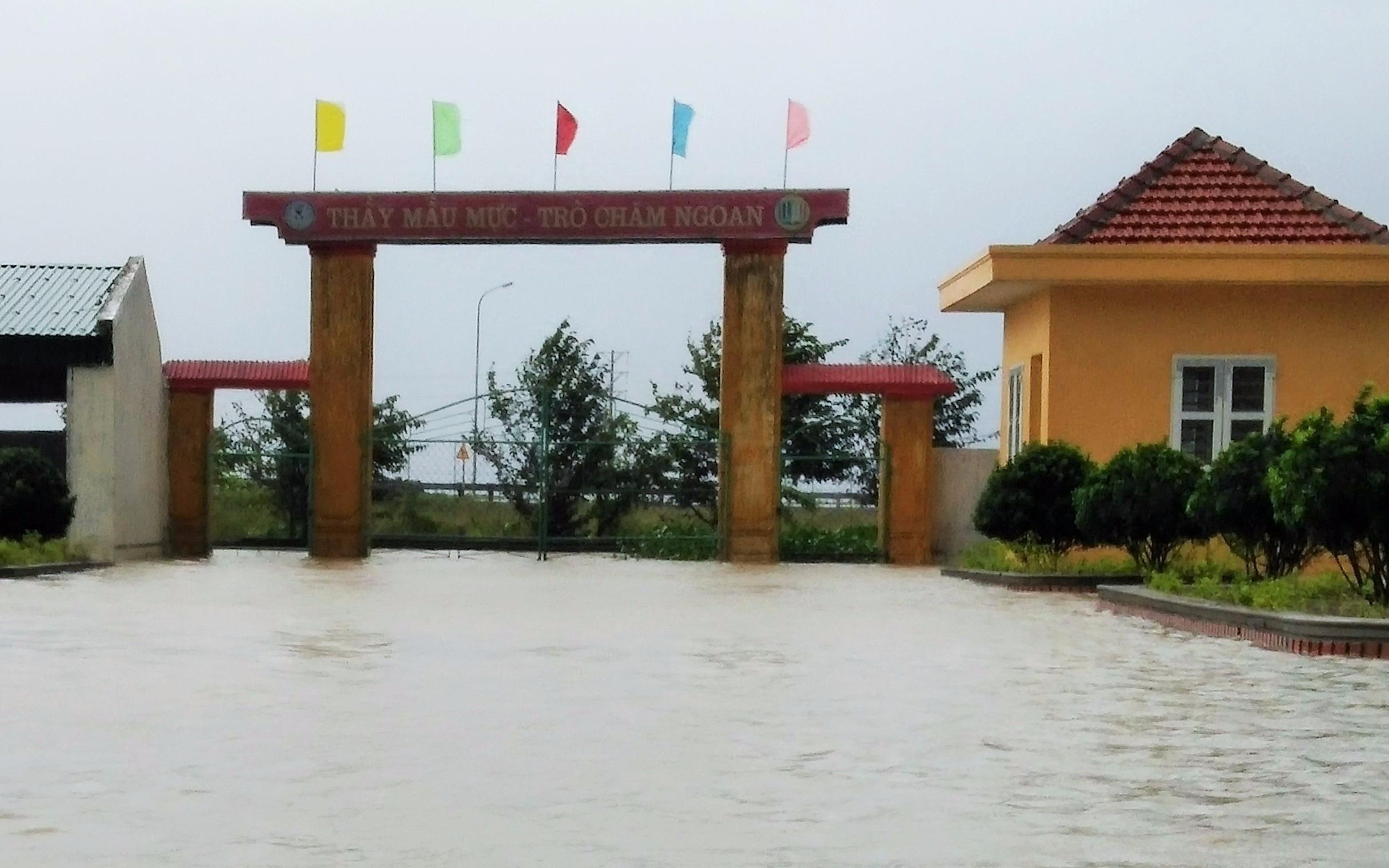 Lu len nhanh, nhieu vung o Ha Tinh - Quang Binh lai ngap hinh anh