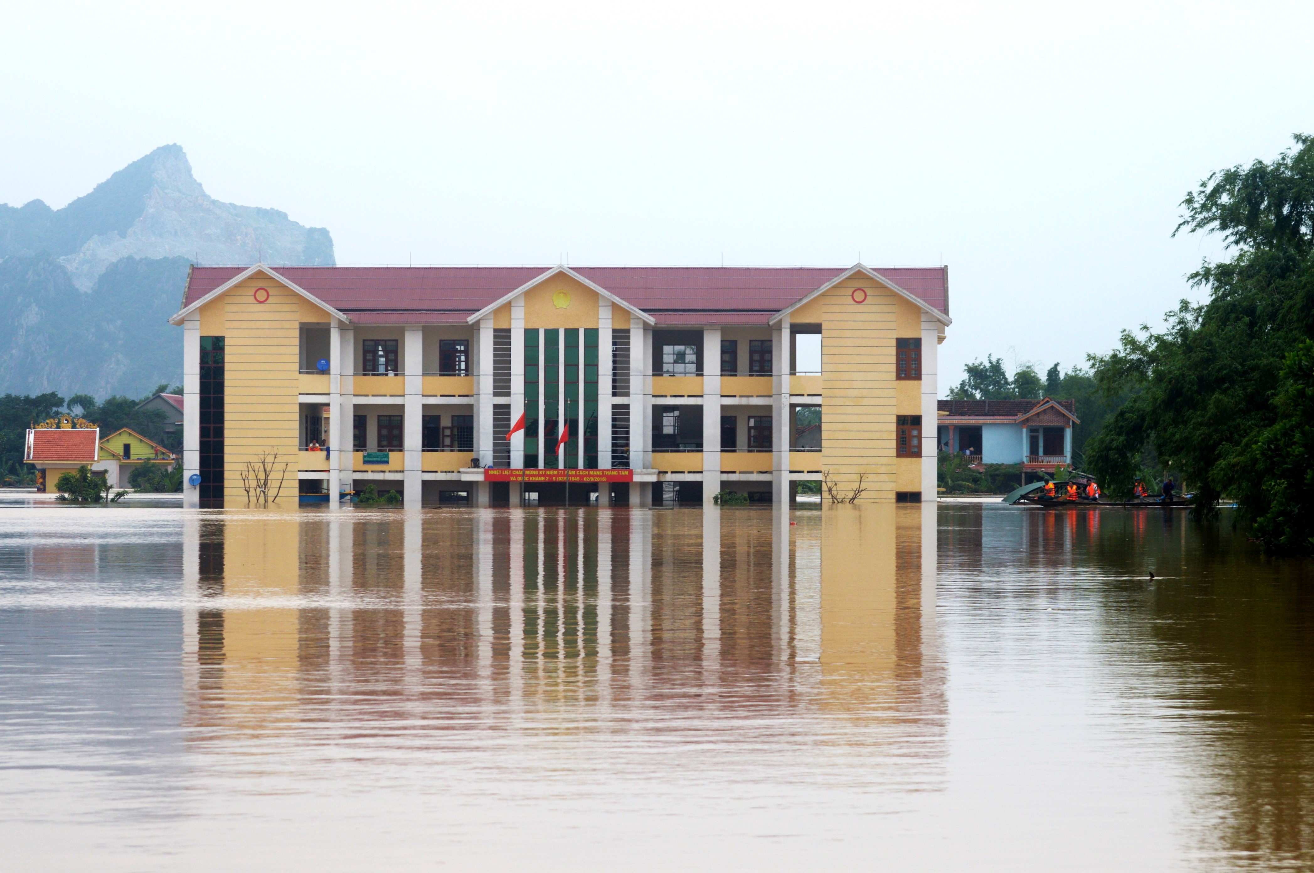 Can canh tam lu Quang Binh anh 2