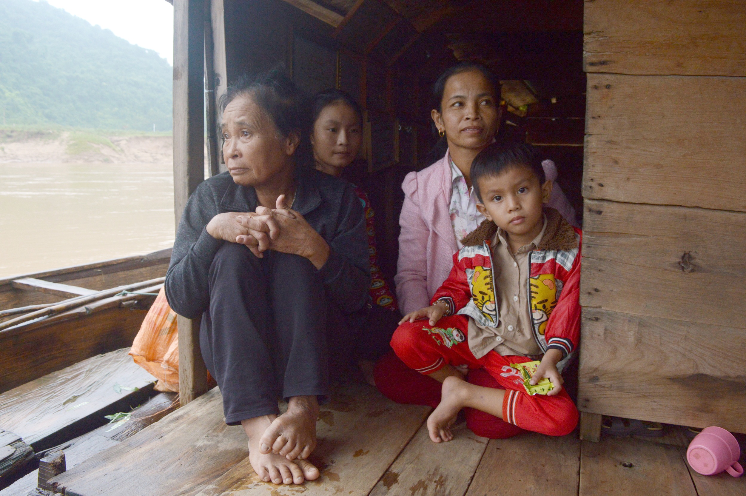 Xom 3 nha giua song Gianh anh 5