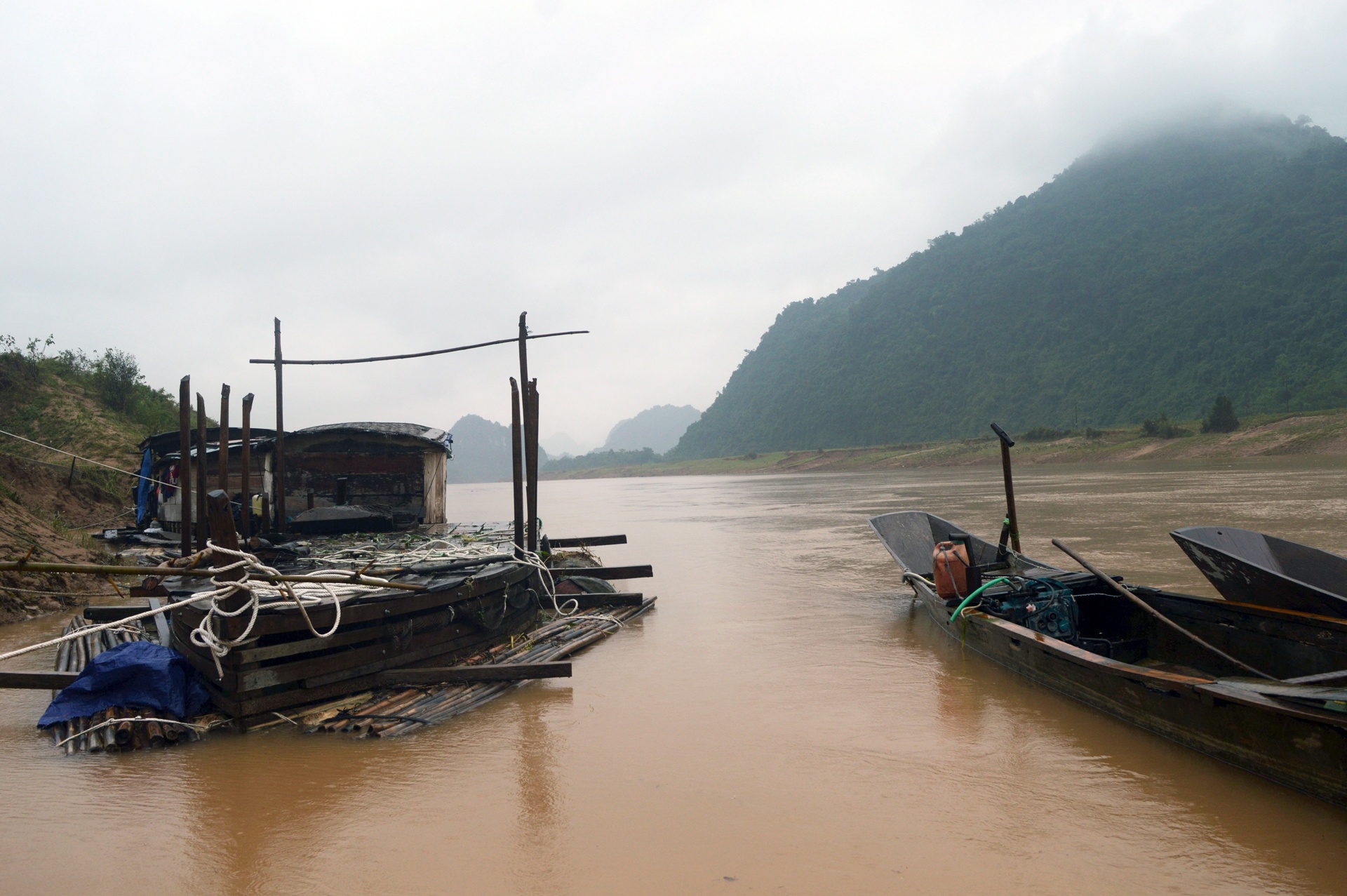 Xom 3 nha giua song Gianh anh 2