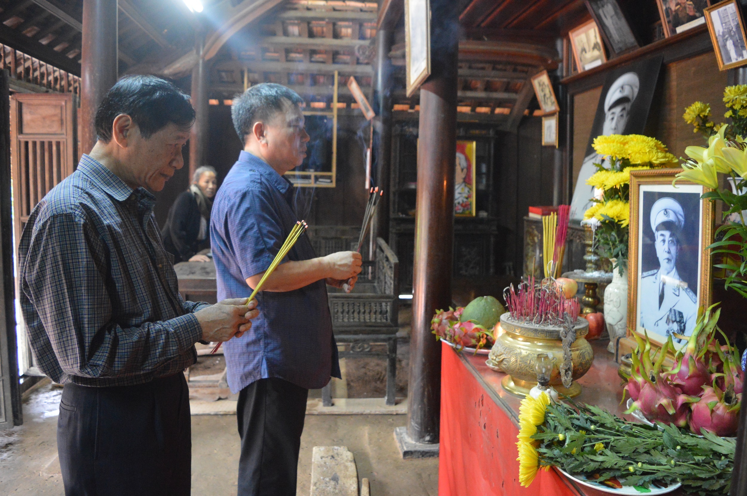 Hoi xuat ban tang sach cho hoc sinh vung lu anh 2