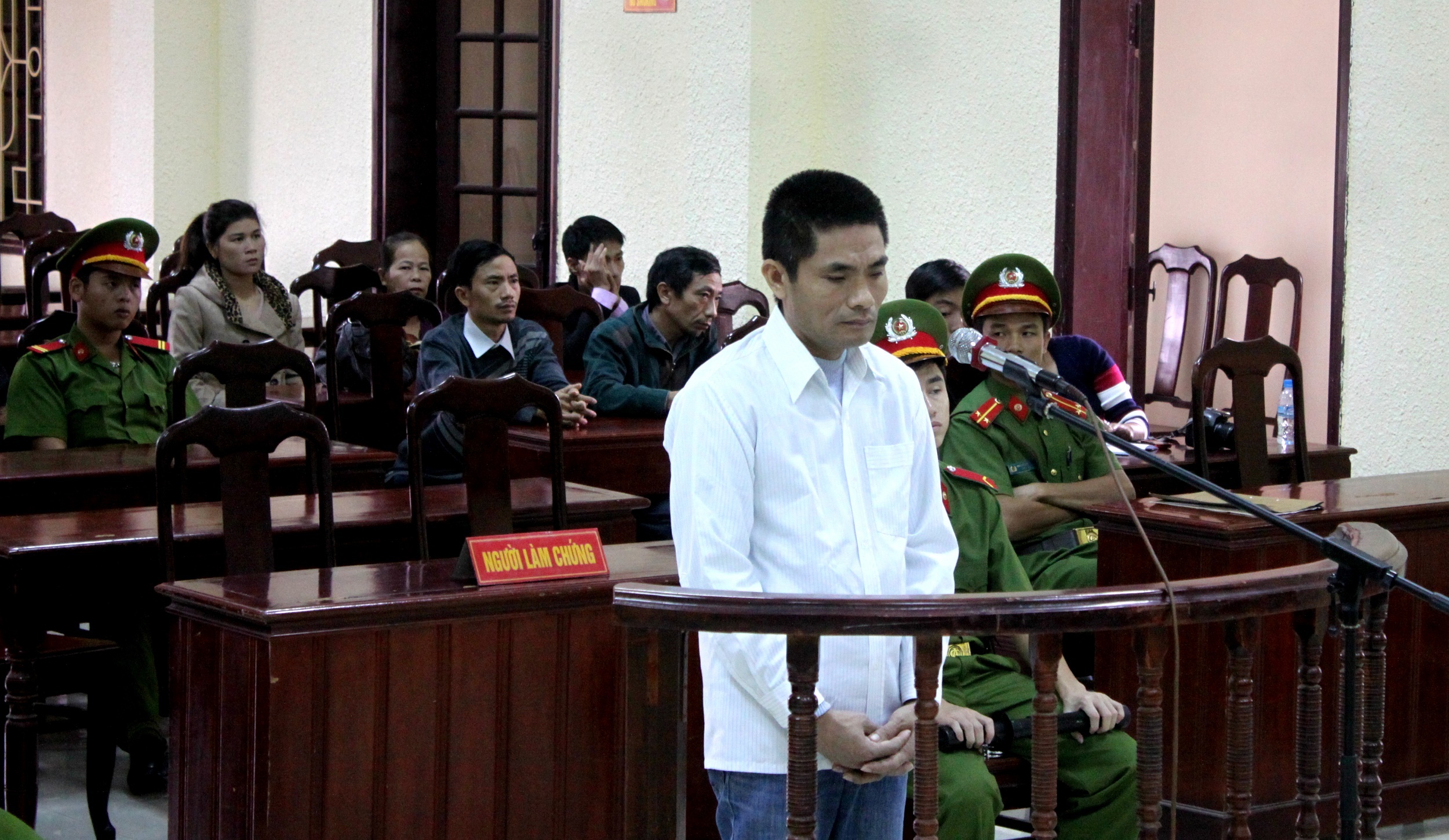 Tam xang dot vo cu anh 1