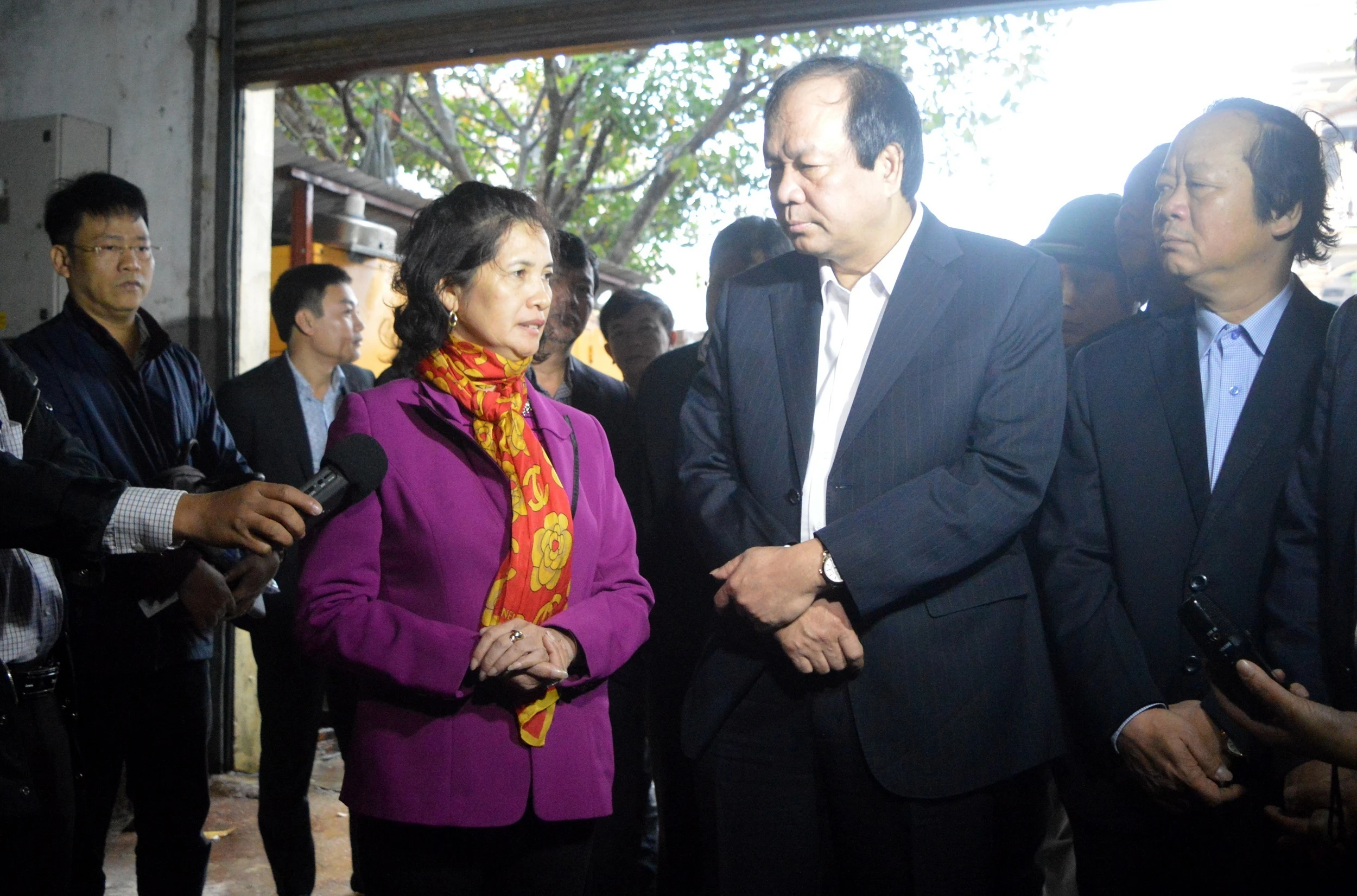 Bo truong Mai Tien Dung kiem tra cac kho hai san dong lanh anh 1