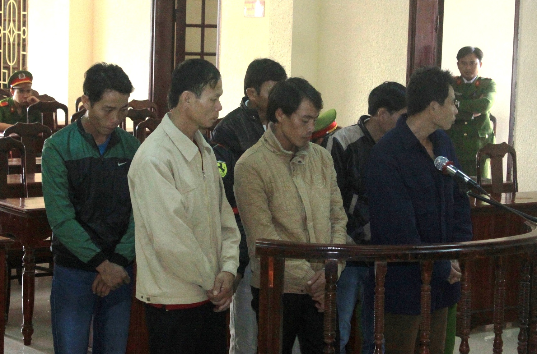 Vu khi quan dung anh 1