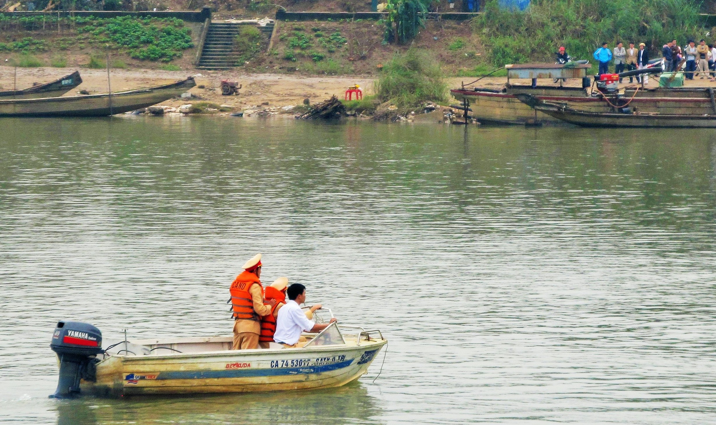 Thi the thay giao noi tren song sau 2 ngay mat tich hinh anh