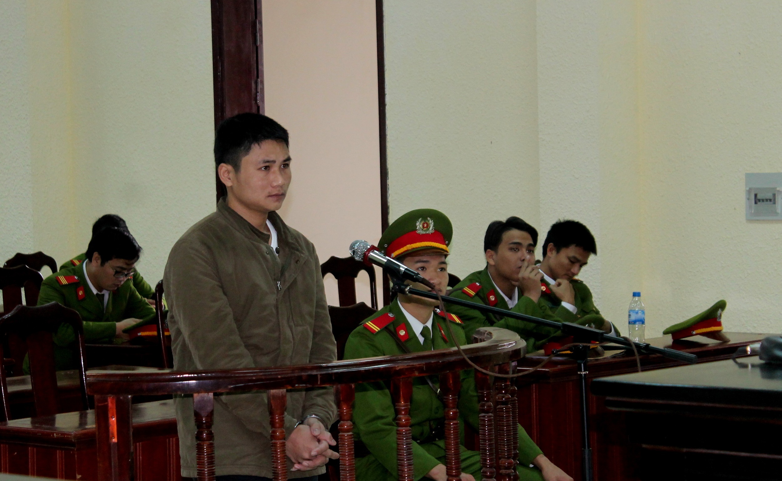 Lao xe vao canh sat anh 1