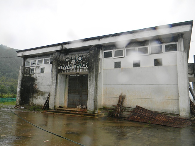 Chu tich xa bi cach chuc vi sai pham trong quan ly dat dai hinh anh