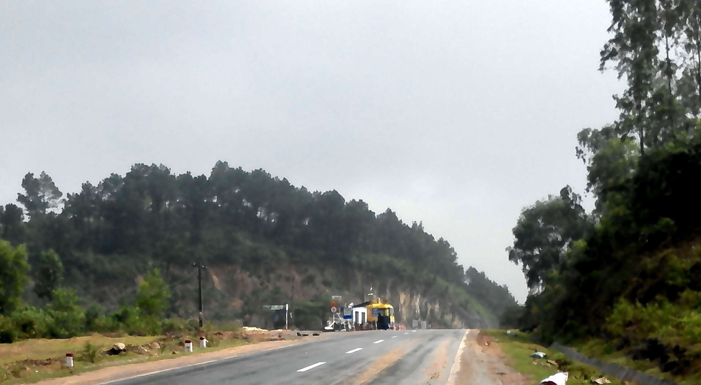 thanh tra giao thong nhan tien bao ke anh 1