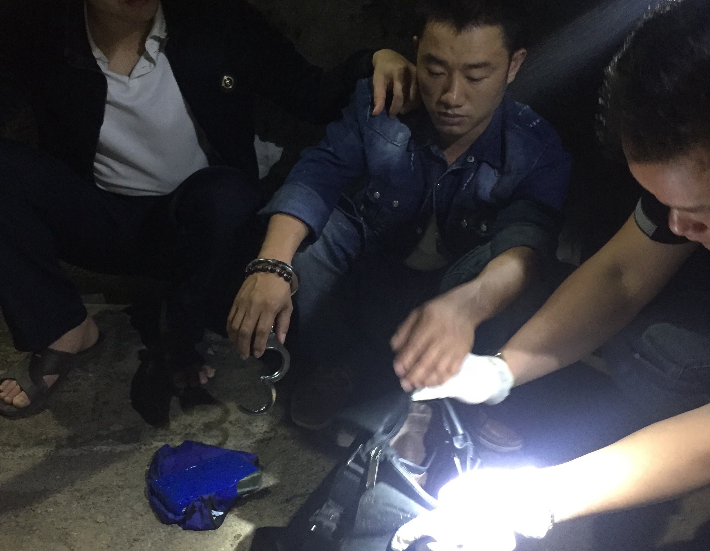 Ke van chuyen ma tuy thue sa luoi luc rang sang hinh anh