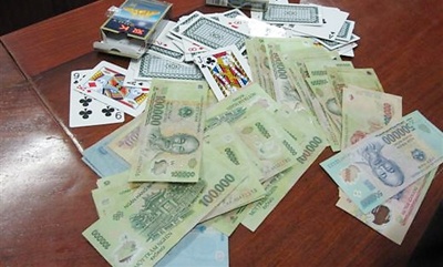 Khoi to 4 nguoi ngoi soi bac co lanh dao phuong tham gia hinh anh