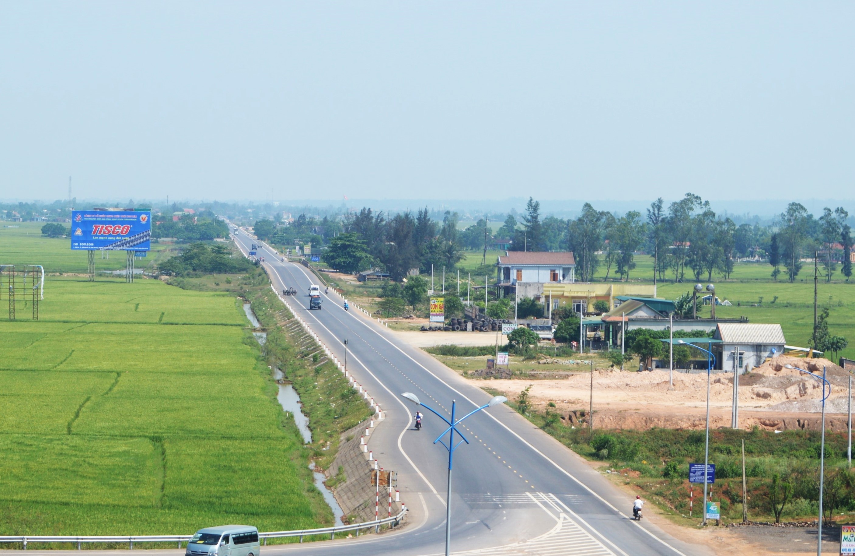 Khu phi quan su vi tuyen 17 anh 20