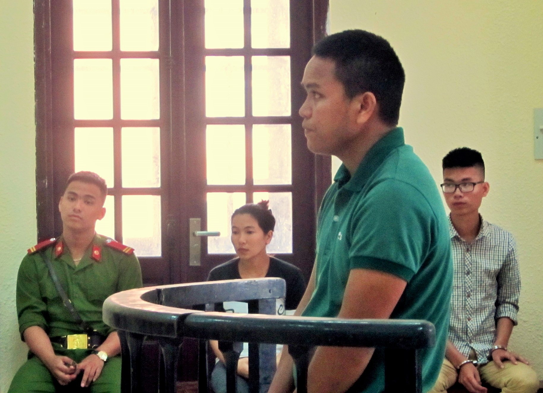 Y an 14 nam tu em re danh chet anh vo hinh anh