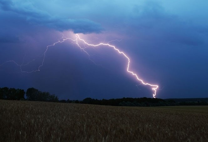 Ba nguoi bi set danh tu vong khi dao mo chon nguoi chet hinh anh