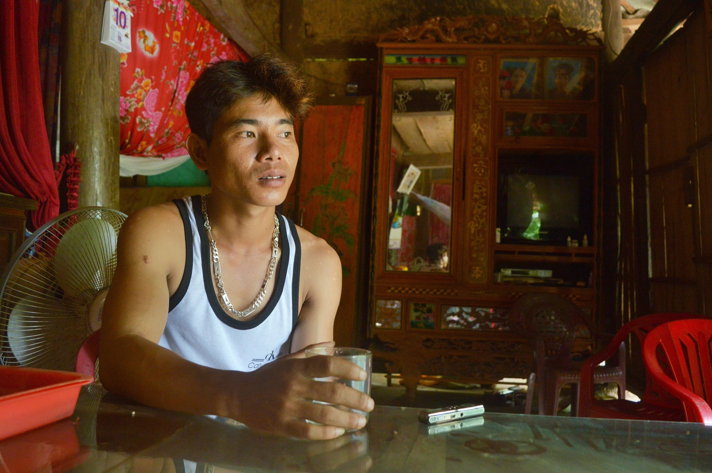 5 nguoi bi set danh khi dang cam bat che mua anh 1