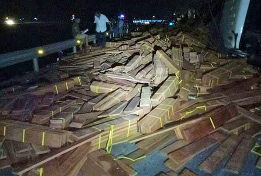 lat xe dau keo trong dem anh 1