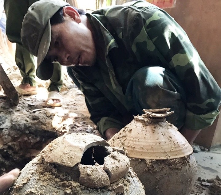 hon 300 bo hai cot duoc phat hien duoi nha dan anh 2